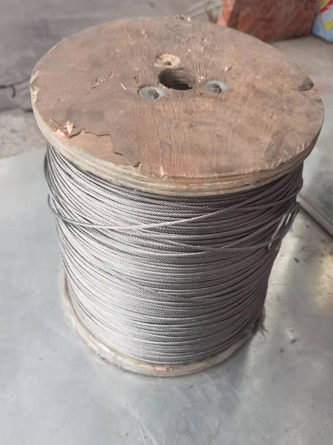 旗桿內(nèi)置鋼絲繩
